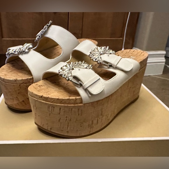 Michael Kors Frances Slide Leather,7.5 US. White, silver & crystal design. New - Picture 2 of 3